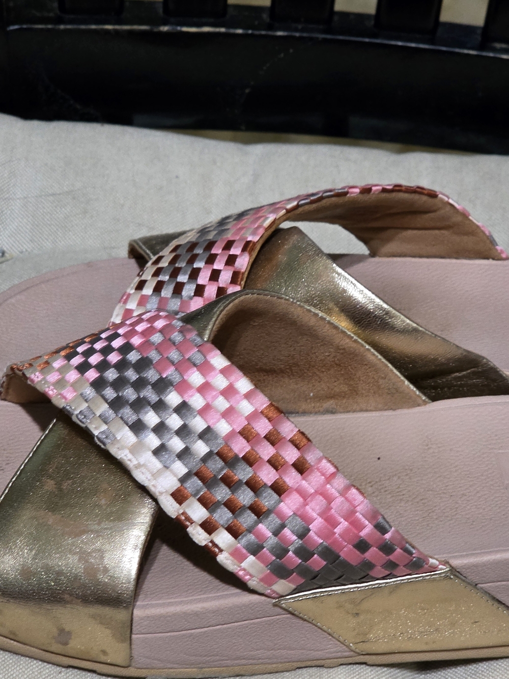 Fitflop Pink and Gold Woven Strap Slide Sandals Used Size 7 - Picture 4 of 10